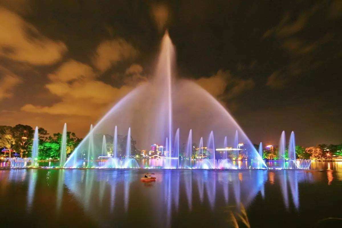 陕西喷泉公司:<b>大型湖面喷泉设计安装</b>