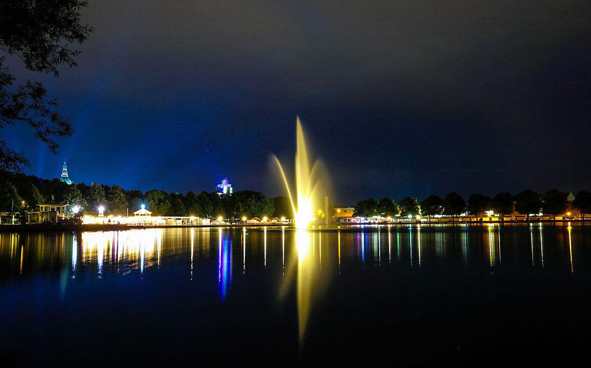 陕西喷泉公司:<b>景区大型湖面音乐喷泉设计安装</b>