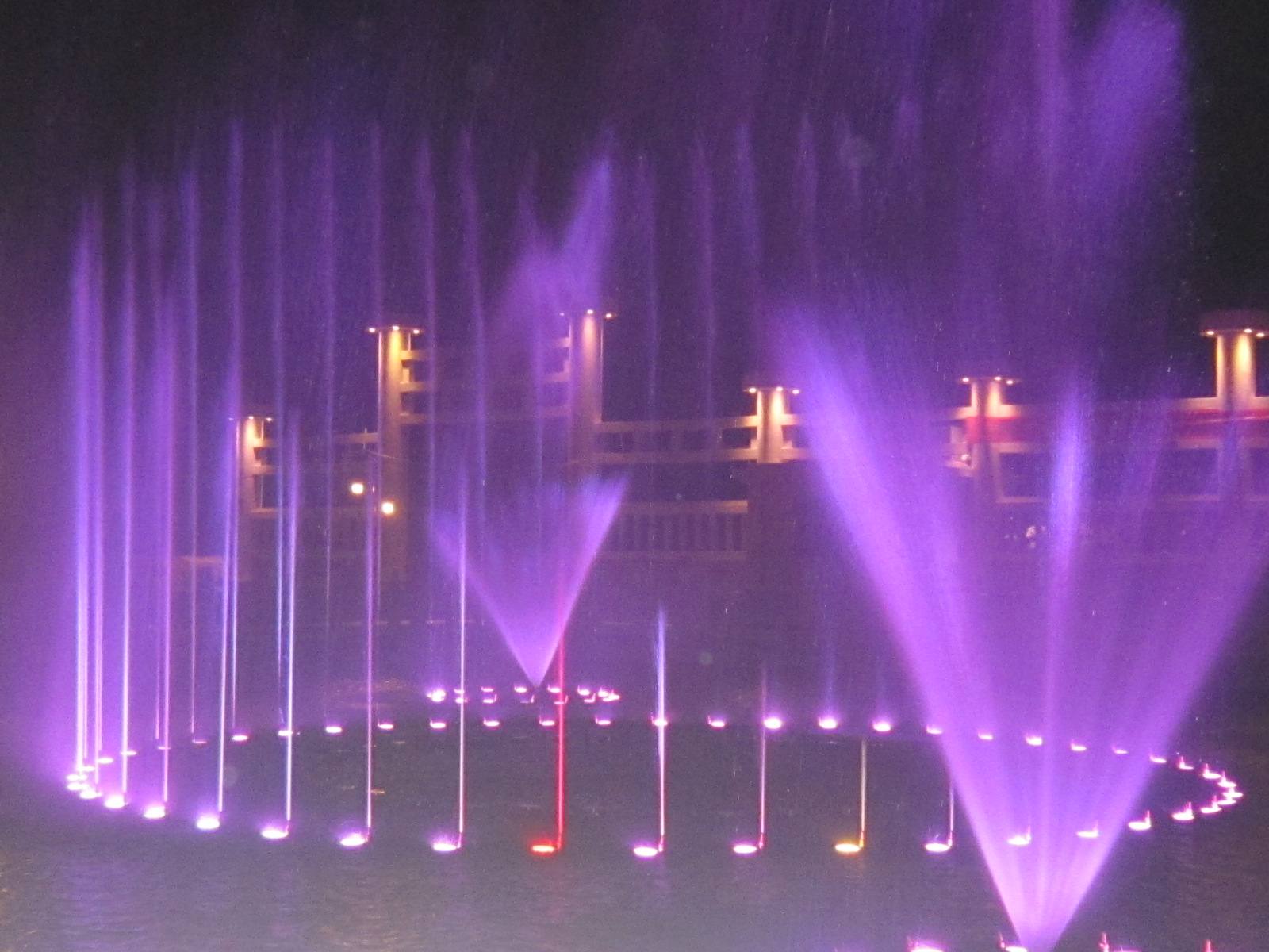 广场大型音乐喷泉设计