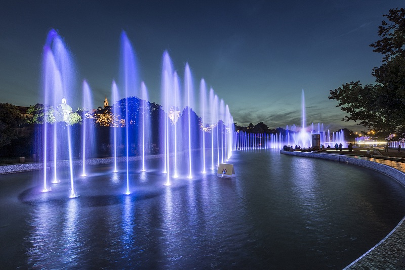 湖面大型音乐喷泉设计